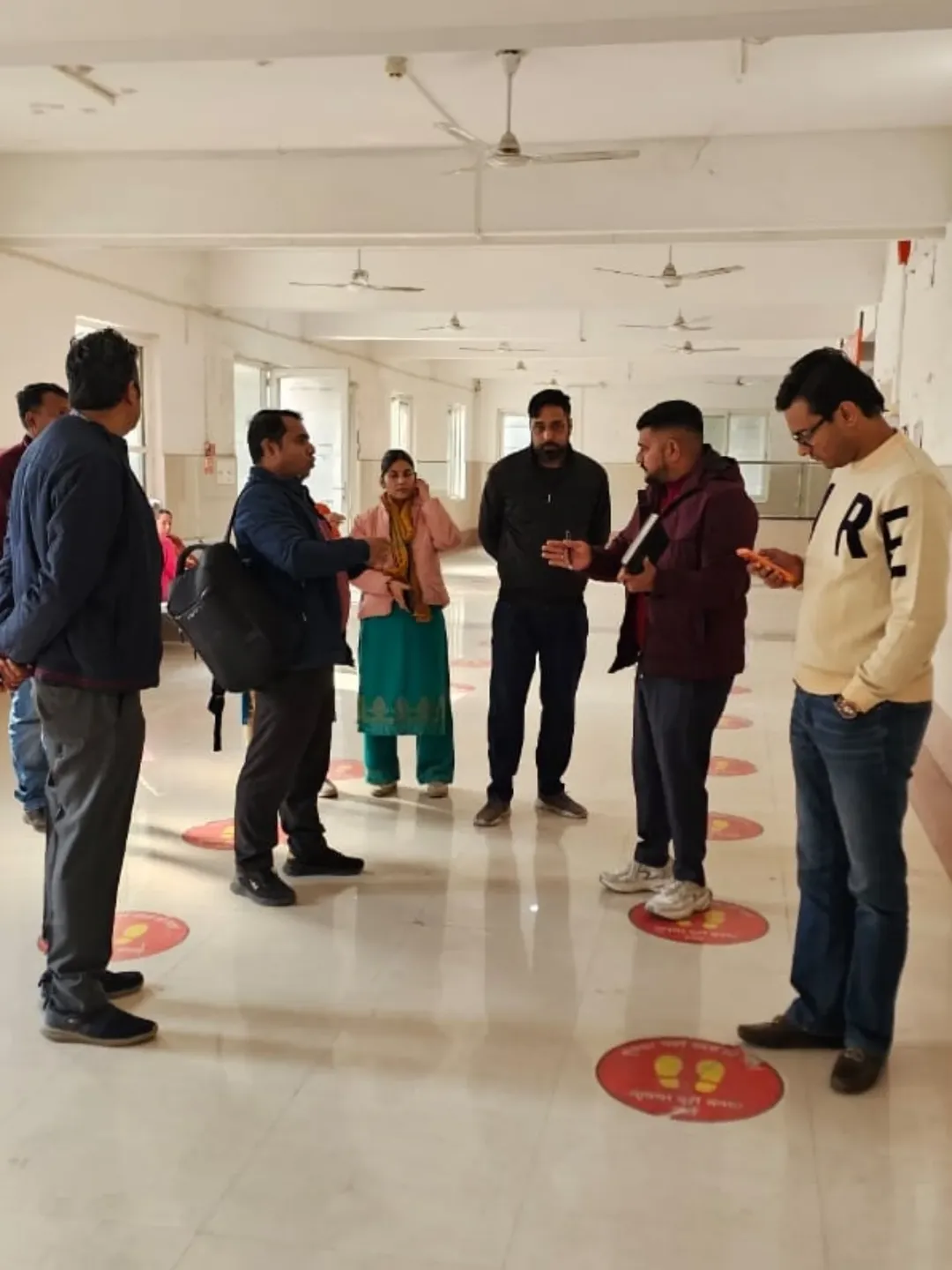 राजकीय मेडिकल कॉलेज रुद्रपुर के चिकित्सालय परिसर में रेडियोलॉजी विभाग में MRI मशीन की स्थापना हेतु निरीक्षण का कार्य  पूर्ण हुआ, मेडिकल कॉलेज रुद्रपुर में MRI मशीन की स्थापना से आम जन मानस को अत्यधिक स्वास्थ्य लाभ प्राप्त होगा तथा जिले में सरकारी स्वास्थ्य सेवाओं में सुधार के साथ गंभीर रोगों की जांच भी की जा सकेगी।