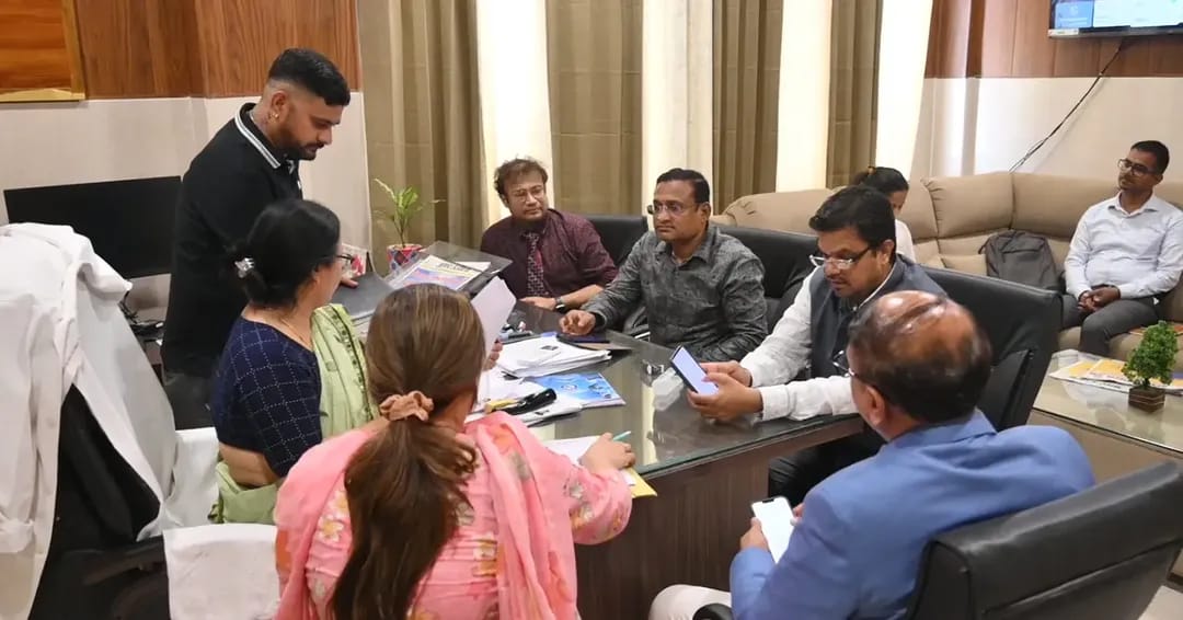 National Medical Commission (राष्ट्रीय चिकित्सा आयोग) से LOP (Letter of Permission) हेतु किये गए आवेदन के क्रम मे दिनांक 25 जून 2026 को राष्ट्रीय चिकित्सा आयोग द्वारा देश के विभिन्न मेडिकल कॉलेजों से नामित समिति के चिकित्सकों द्वारा राजकीय मेडिकल कॉलेज रुद्रपुर तथा चिकित्सालय का निरीक्षण किया गया,,, सम्भवतः आगामी कुछ माह में राष्ट्रीय चिकित्सा आयोग से LOP प्राप्त कर राज्य को एक नवीन मेडिकल कॉलेज तथा जनपद में लोगों को एक ही स्थान पर समस्त  एवं  निःशुल्क स्वास्थ्य सुविधा का लाभ प्राप्त हो सकेगा